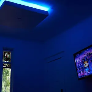 Blue Lounge ☆ Lafontaine Park ☆ Tv Cable Apartment Montreal