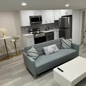 Brand New 2 Bedrooms Modern Guest With Separate Entrance Apartment Calgary